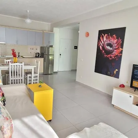 Perla 2 - Spacious Modern Apt - Sea View & Big Balcony *
