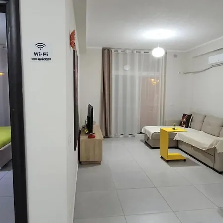 Perla 2 - Spacious Modern Apt - Sea View & Big Balcony * Golem (Tirana)